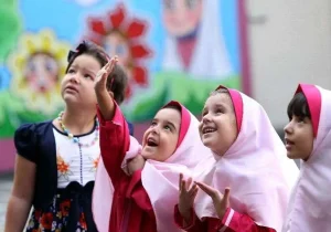 بازگشت به سادگی؛ نجات تربیت از تجمل‌گرایی با مشارکت آگاهانه والدین و مدرسه