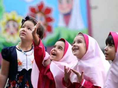 بازگشت به سادگی؛ نجات تربیت از تجمل‌گرایی با مشارکت آگاهانه والدین و مدرسه