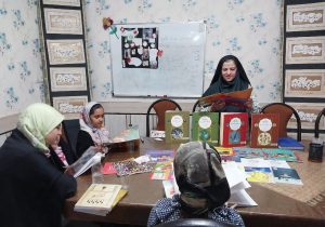 کتاب‌هایی که راه می‌روند؛ روایت بانویی که مطالعه را به خانه‌های دوردست می‌برد