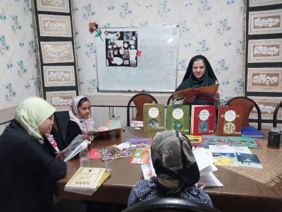 کتاب‌هایی که راه می‌روند؛ روایت بانویی که مطالعه را به خانه‌های دوردست می‌برد