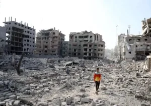 در محله تل‌الهوی غزه، تا چشم کار می‌کند ویرانی است