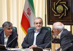 دلار روزانه رکورد میزند/سکوت مسئولان بلندتر از فریاد گرانی