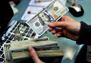 ادعای یک نماینده مجلس: دولت می‌خواهد نرخ ارز ترجیحی به بالای ۴۰ هزار تومان ببرد