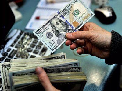 ادعای یک نماینده مجلس: دولت می‌خواهد نرخ ارز ترجیحی به بالای ۴۰ هزار تومان ببرد