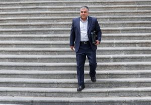 پشت پرده شایعه استعفای وزیر نفت؛ بازی رسانه‌ای برای تغییر کانون توجه