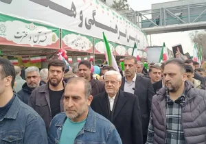 تغییر چهره امنیتی در صف اول راهپیمایی؛ محافظ سابق رئیسی کنار عارف دیده شد