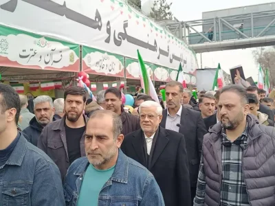 تغییر چهره امنیتی در صف اول راهپیمایی؛ محافظ سابق رئیسی کنار عارف دیده شد