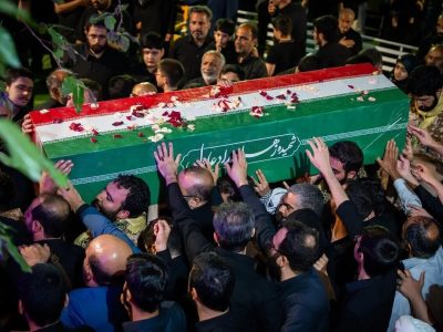 قم در سوگ رهبر شهید/موج جمعیت از جمکران به حرم رسید