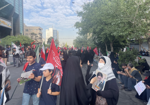 روزی عضو گروهک منافقین بود، اما حالا در تشییع رهبر اشک میریزد