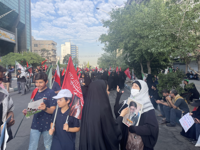 روزی عضو گروهک منافقین بود، اما حالا در تشییع رهبر اشک میریزد